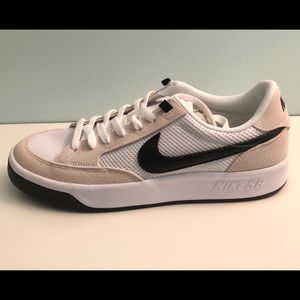 Nike SB Adversary size 10